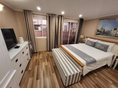 Deluxe-Balkon-Zimmer — Saigon By Night Luxury Hotel