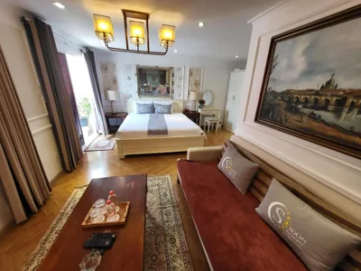 Premium-Balkon-Zimmer — Saigon By Night Luxury Hotel